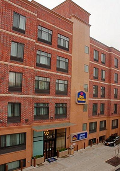 Best Western Plus Arena Hotel Ню Йорк Екстериор снимка