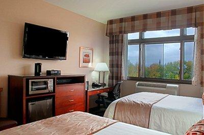 Best Western Plus Arena Hotel Ню Йорк Екстериор снимка