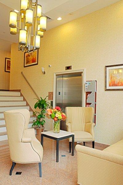 Best Western Plus Arena Hotel Ню Йорк Екстериор снимка