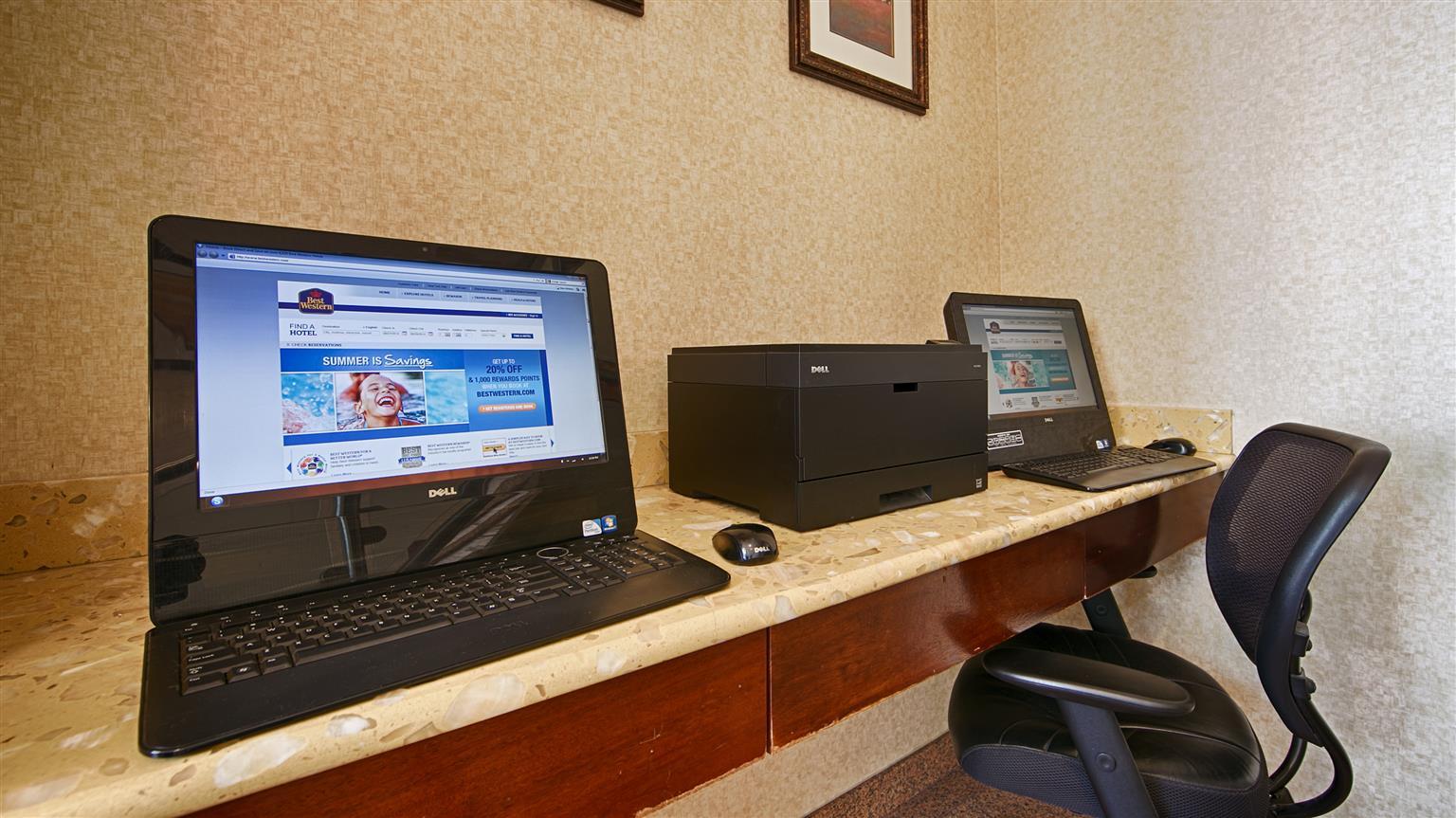Best Western Plus Arena Hotel Ню Йорк Екстериор снимка