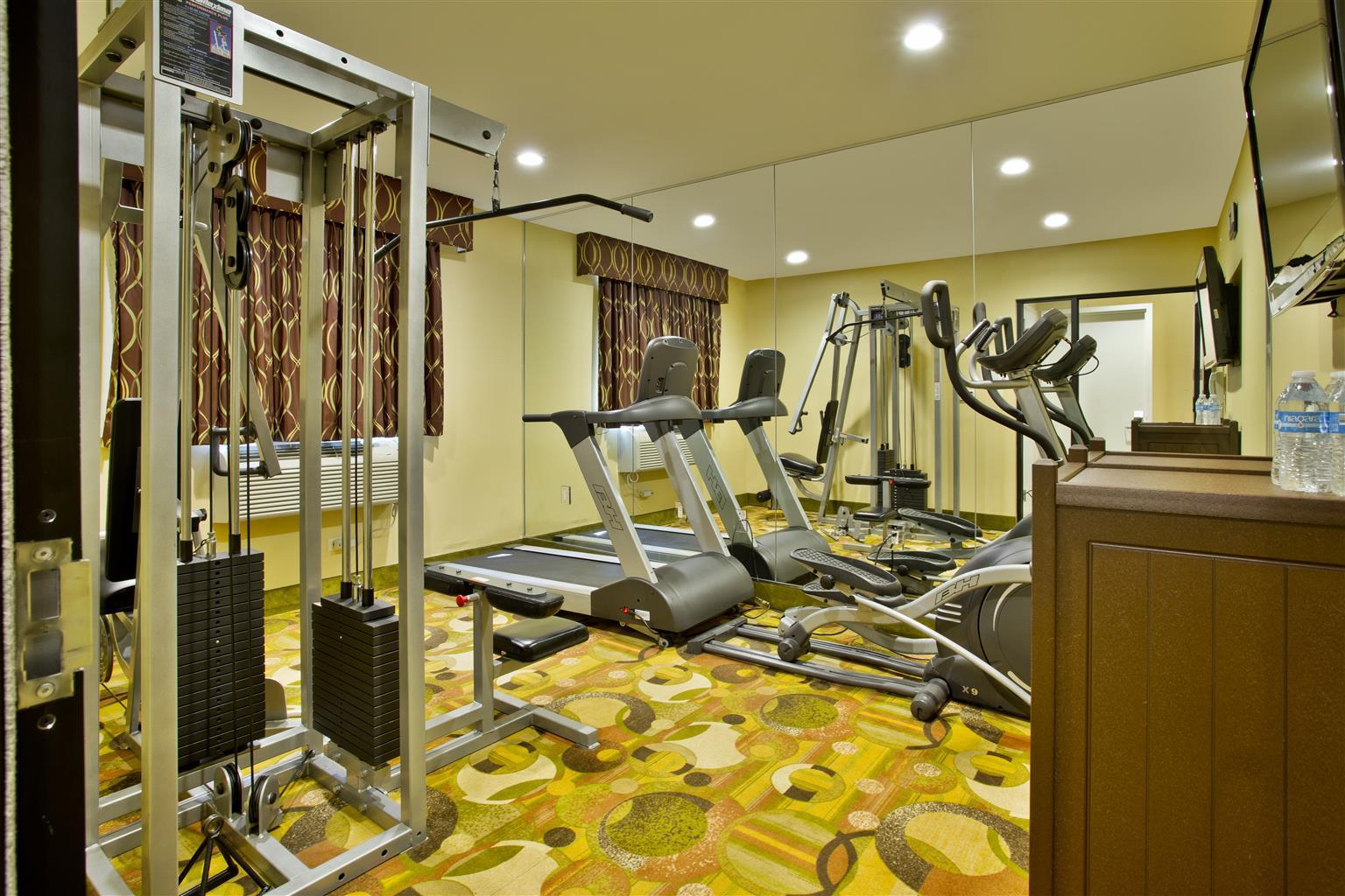 Best Western Plus Arena Hotel Ню Йорк Екстериор снимка