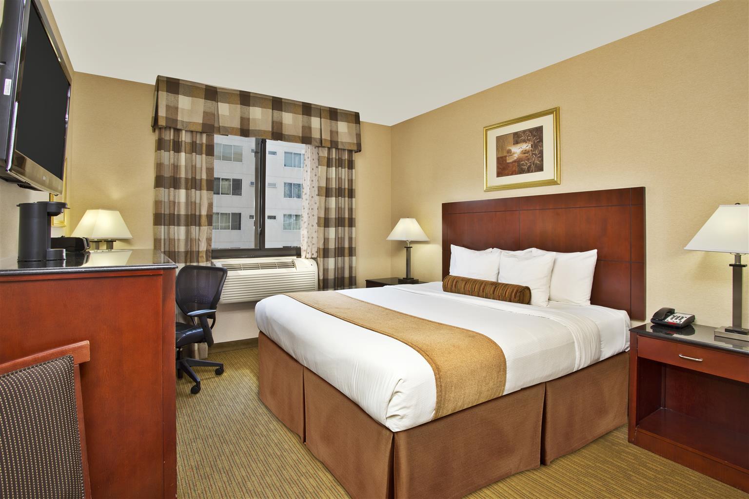 Best Western Plus Arena Hotel Ню Йорк Екстериор снимка