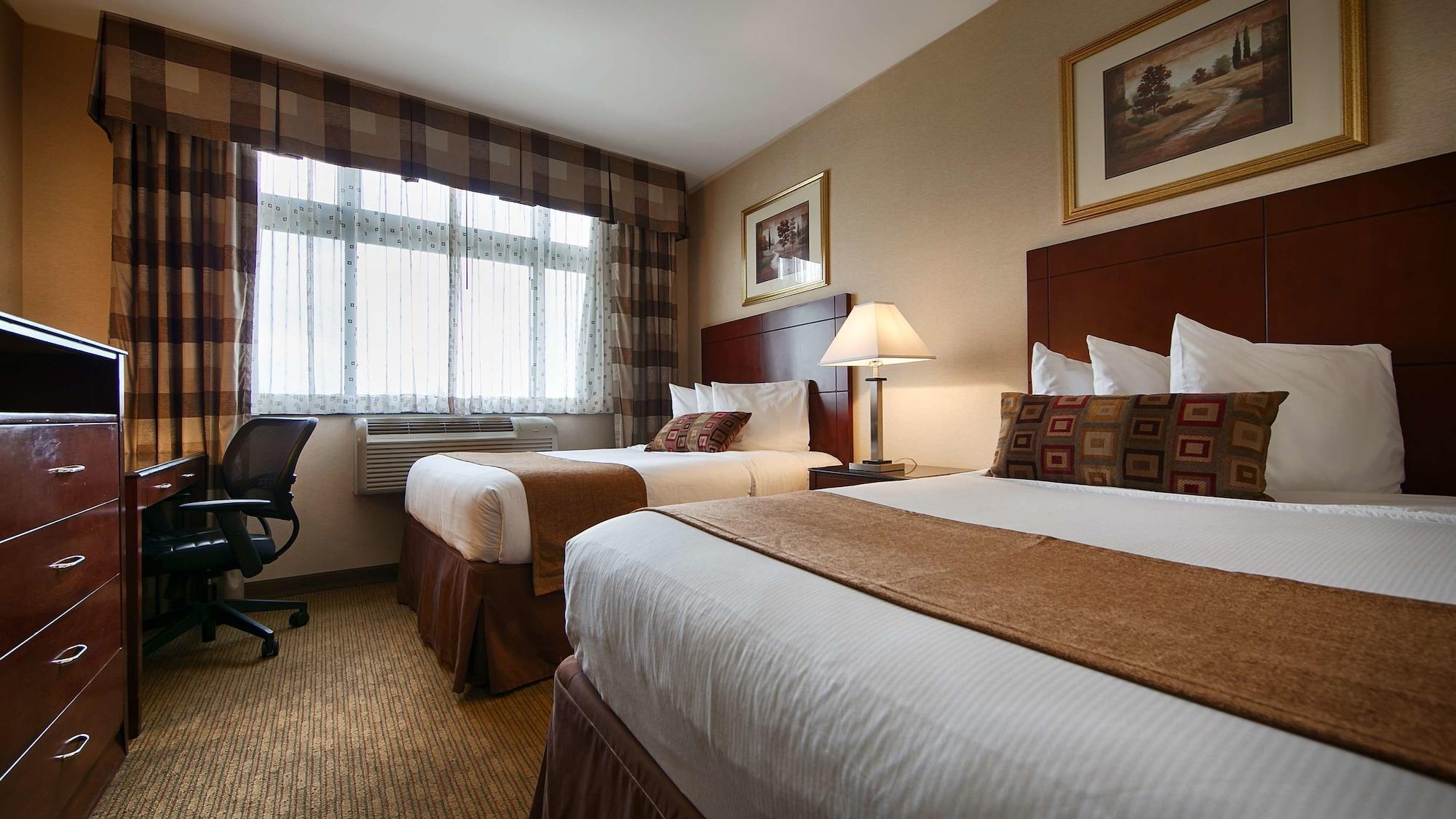 Best Western Plus Arena Hotel Ню Йорк Екстериор снимка