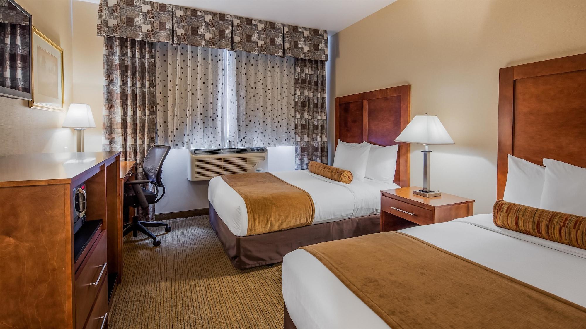 Best Western Plus Arena Hotel Ню Йорк Екстериор снимка
